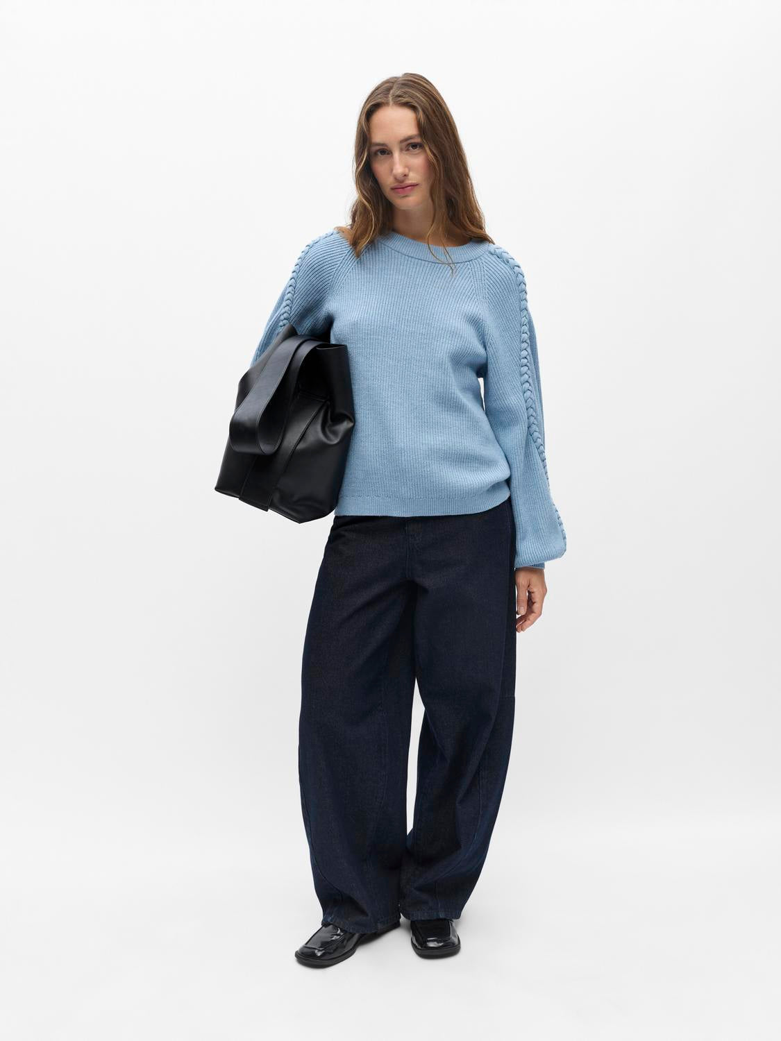 model_shot-front_full